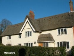 Thatched cottages Wallpaper