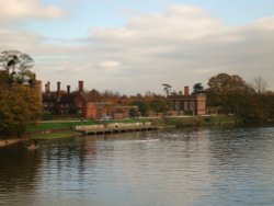 Hampton Court Palace,Surrey Wallpaper