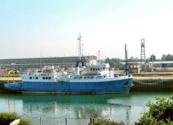 In Lowestoft Harbour Wallpaper