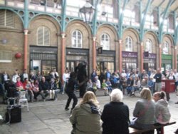 Covent garden street performers Wallpaper