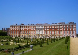 Hampton Court Wallpaper