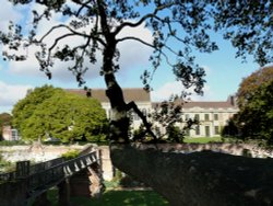 Eltham Palace in Autumn Wallpaper