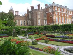Hampton Court Palace and garden Wallpaper
