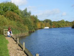 Fishermen at Postwick on the River Yare. Wallpaper