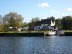 Looking across the River Yare to Surlingham Wallpaper