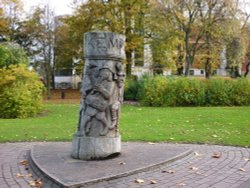 On the lean, in Chapelfield Gardens Wallpaper