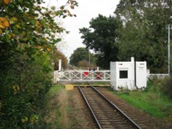 Road gates across Lingwood single line track Wallpaper