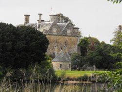 First glimpse of Beaulieu Palace House Wallpaper