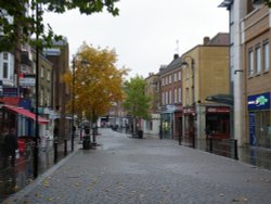 A wet Uxbridge Wallpaper