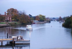 Hampton Court Wallpaper
