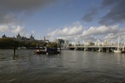 River Thames and Hungerford bridge.. Wallpaper