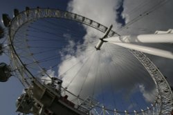 The London Eye at dusk Wallpaper