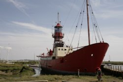 Red  lighthouse boat Wallpaper