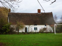 Thatched house by the village green Wallpaper