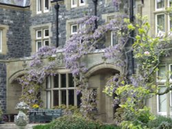Closer look at entrance to the hall Wallpaper