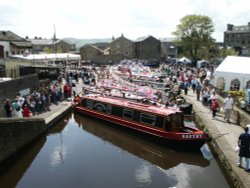 Narrowboats at Skipton. Wallpaper
