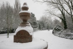 Frozen fountain Wallpaper