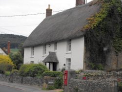 Lovely thatched building Wallpaper