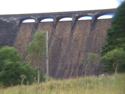 One of the dams in the Elan Valley Wallpaper
