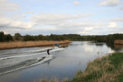 Water Skiing, River Weaver, Frodsham Bridge Wallpaper