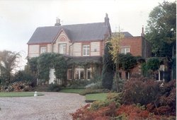 Faygate Place Nov 1991 Wallpaper