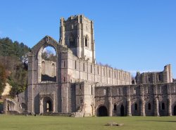 Fountains Abbey in February Wallpaper