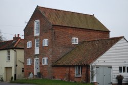 Old building near Stalham Staithe Wallpaper