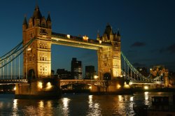 Tower Bridge at night 2 Wallpaper