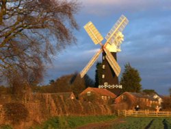 Evening glow at Skidby Wallpaper