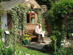 Kent cottage Wallpaper