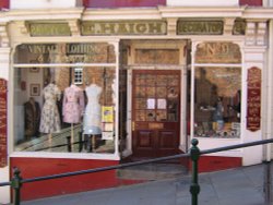 Lincoln. Shop on Steep Hill Wallpaper