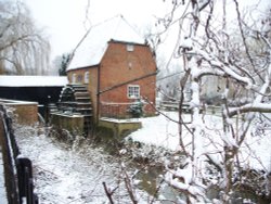 Here comes the snow. Wallpaper