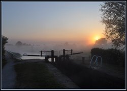 Alrewas lock, sunrise and mist on the meadows Wallpaper