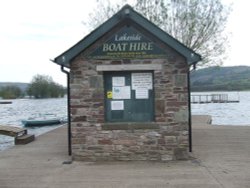 Llangorse Lake boat hire Wallpaper