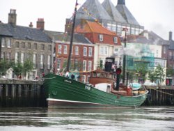 Close-up of the Lydis Eva Wallpaper