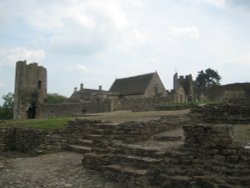 Farleigh Hungerford Castle ruins Wallpaper