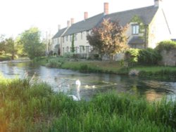 Houses along the River Coln - Fairford Wallpaper