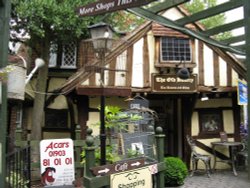 Cobbled Walk in Steyning, West Sussex Wallpaper