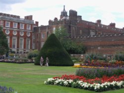 Hampton Court Wallpaper