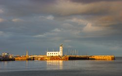 Light on the lighthouse Wallpaper
