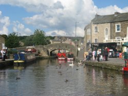 Leeds to Liverpool Canal Wallpaper