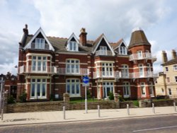 Britten House 5 star Guest House with sea view Wallpaper