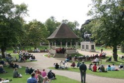 Sunday afternoon concert in the Forbury Gardens, Reading Wallpaper