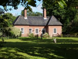 House at the entrance to the park Wallpaper