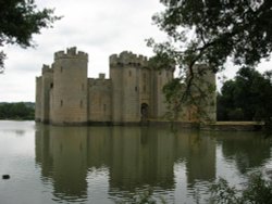 Bodiam Castle reflection Wallpaper