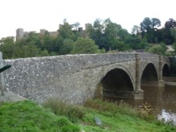 Ludlow Bridge with Castle view Wallpaper