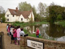 A pond and the Miller's cottage in Flatford Wallpaper