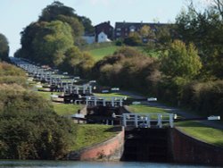 Caen Hill Locks on the Kennet and Avon Canal at Devizes Wallpaper