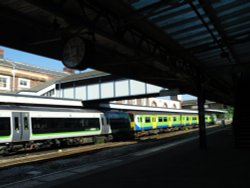 Worcester, a train on Worcester Shrub Hill station Wallpaper