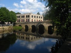 Avon Reflections Wallpaper